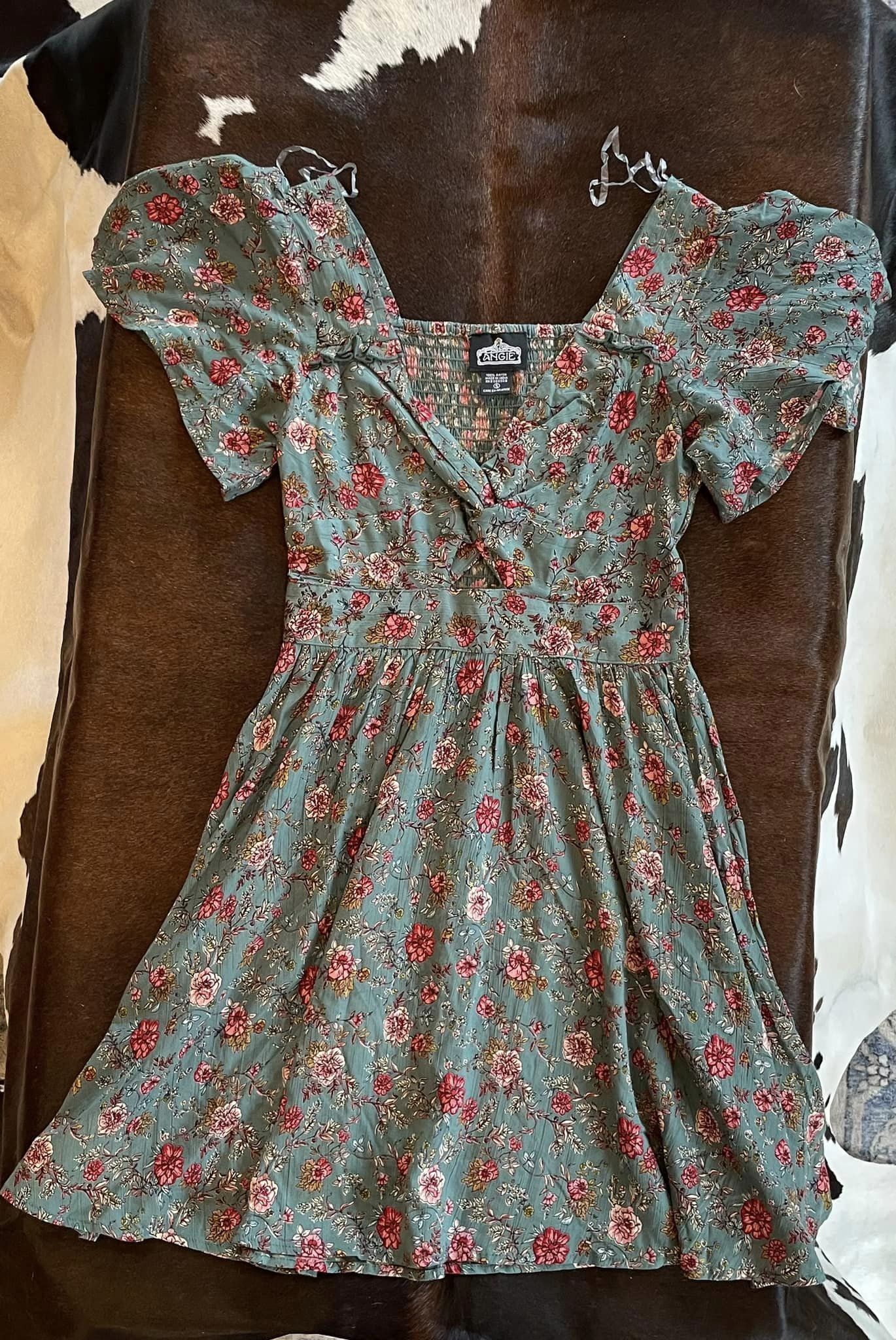 Green floral keyhole dress