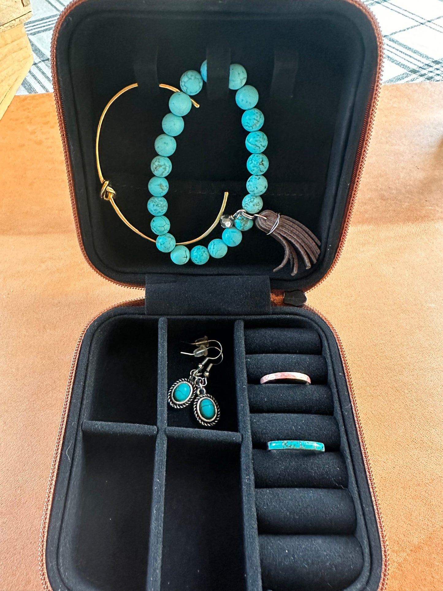 Travel jewelry case